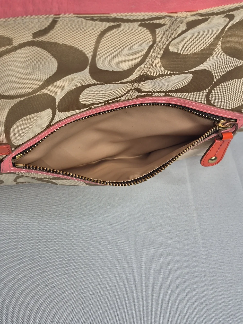 COACH HANDBAG/CLUTCH